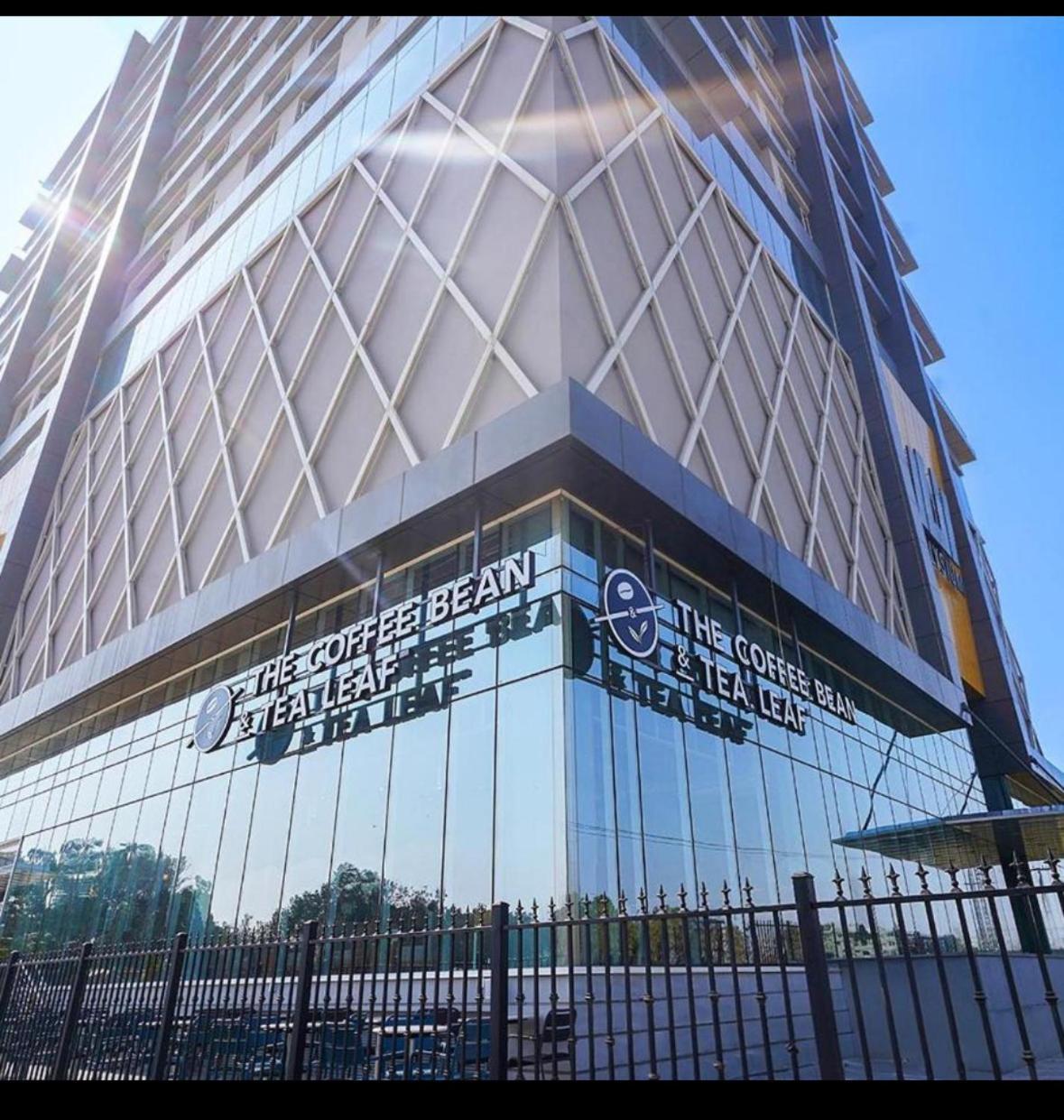 High Rise Presidential Suite In Elysium Opp Centaurus Islamabad Extérieur photo